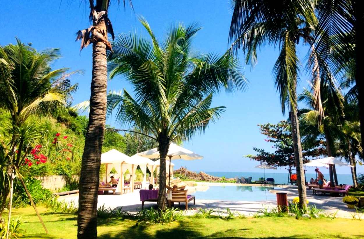 Bể bởi ngoài trời siêu thoáng tại Casa Marina Resort Quy Nhơn